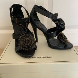 BCBGMAXAZRIA flower nappa sandals Size 6